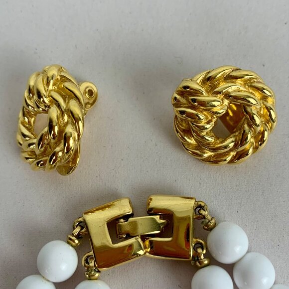 Set of 6 MONET Jewelry 4 Earrings, 1 Necklace In Gold & White Beads, 1 Brooch - Picture 6 of 13